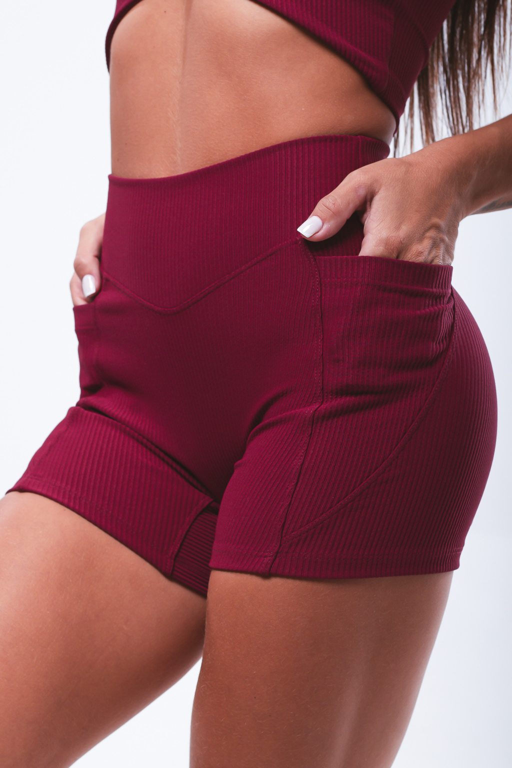 Shorts fitness Cora com bolso cor vinho